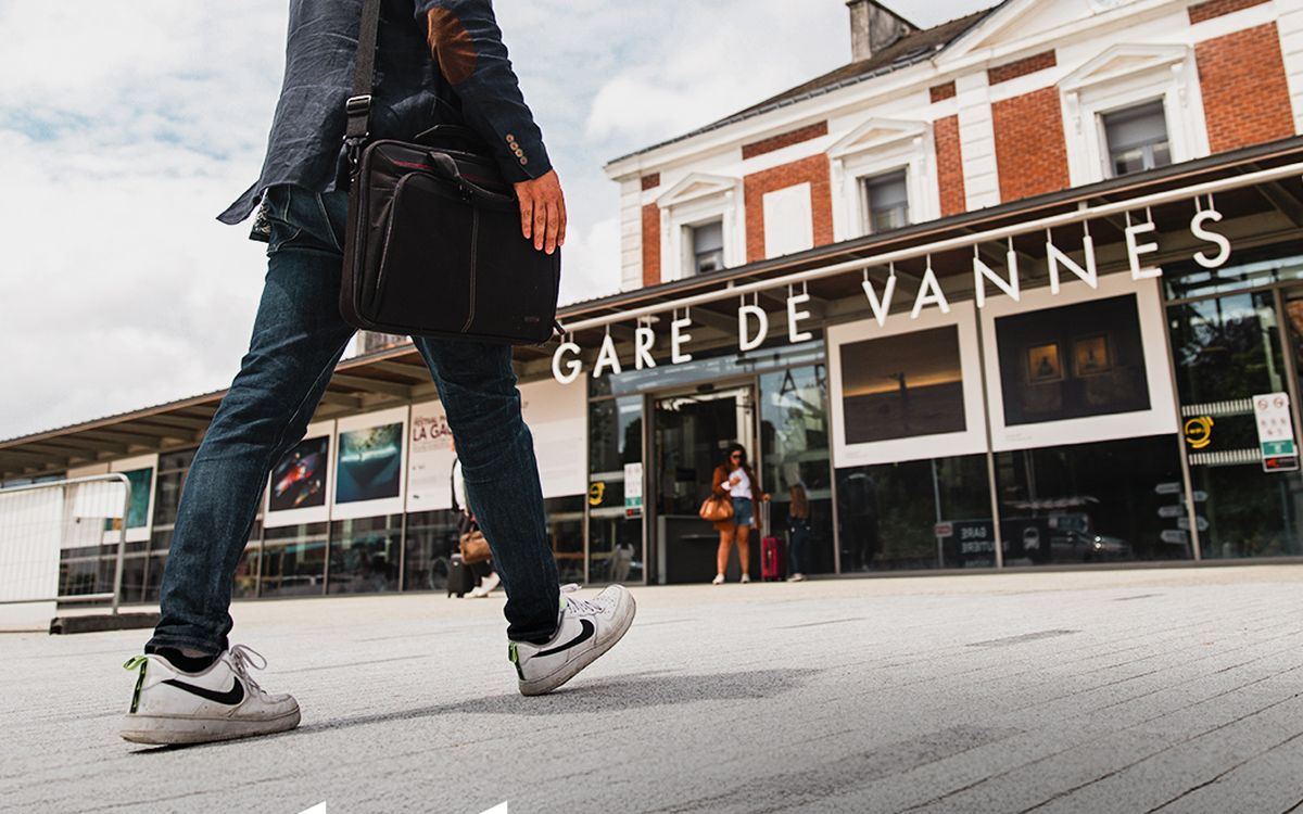 , Vivre &agrave; Vannes et travailler &agrave; Paris : ces jeunes actifs racontent